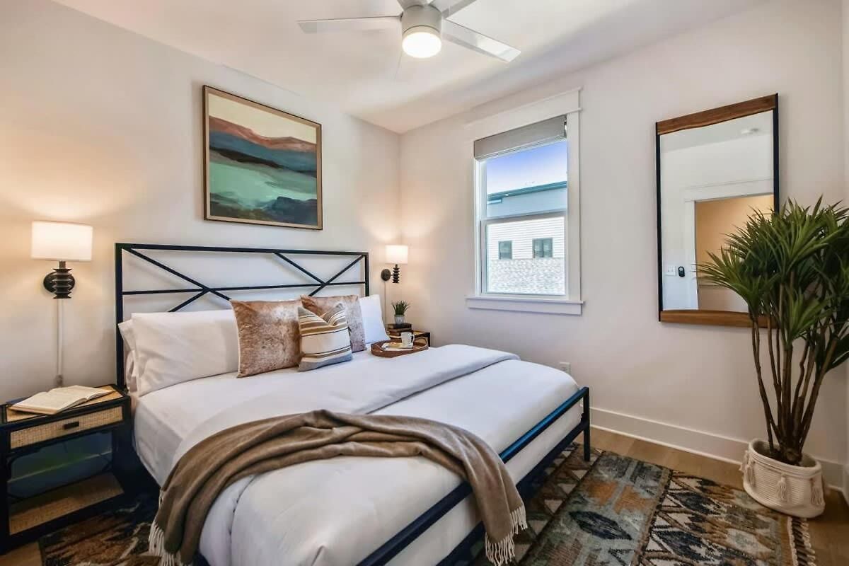 Holiday home Beautiful Luxury Renovation 5 Minutes To Downtown *