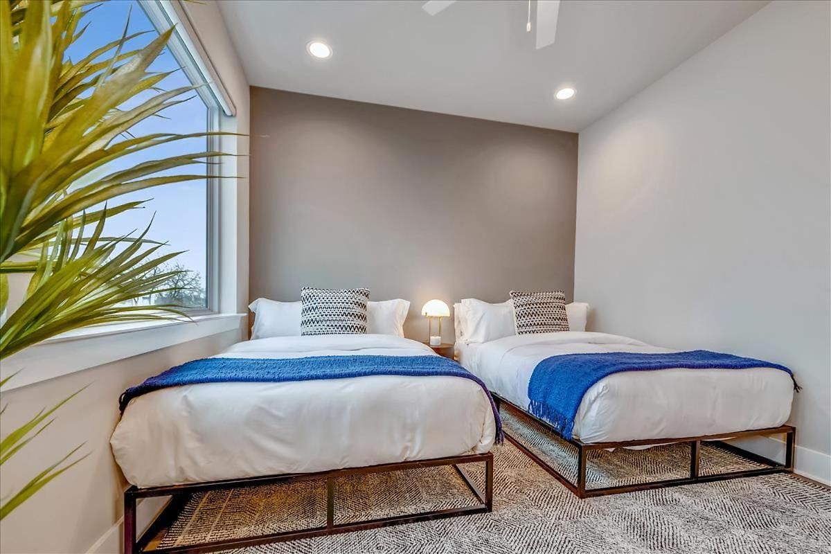 Niche Getaway Balcony Holiday home