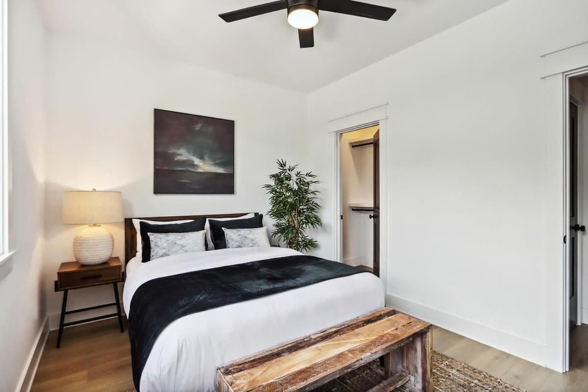 Three Luxury Townhomes Near Five Points Holiday home *