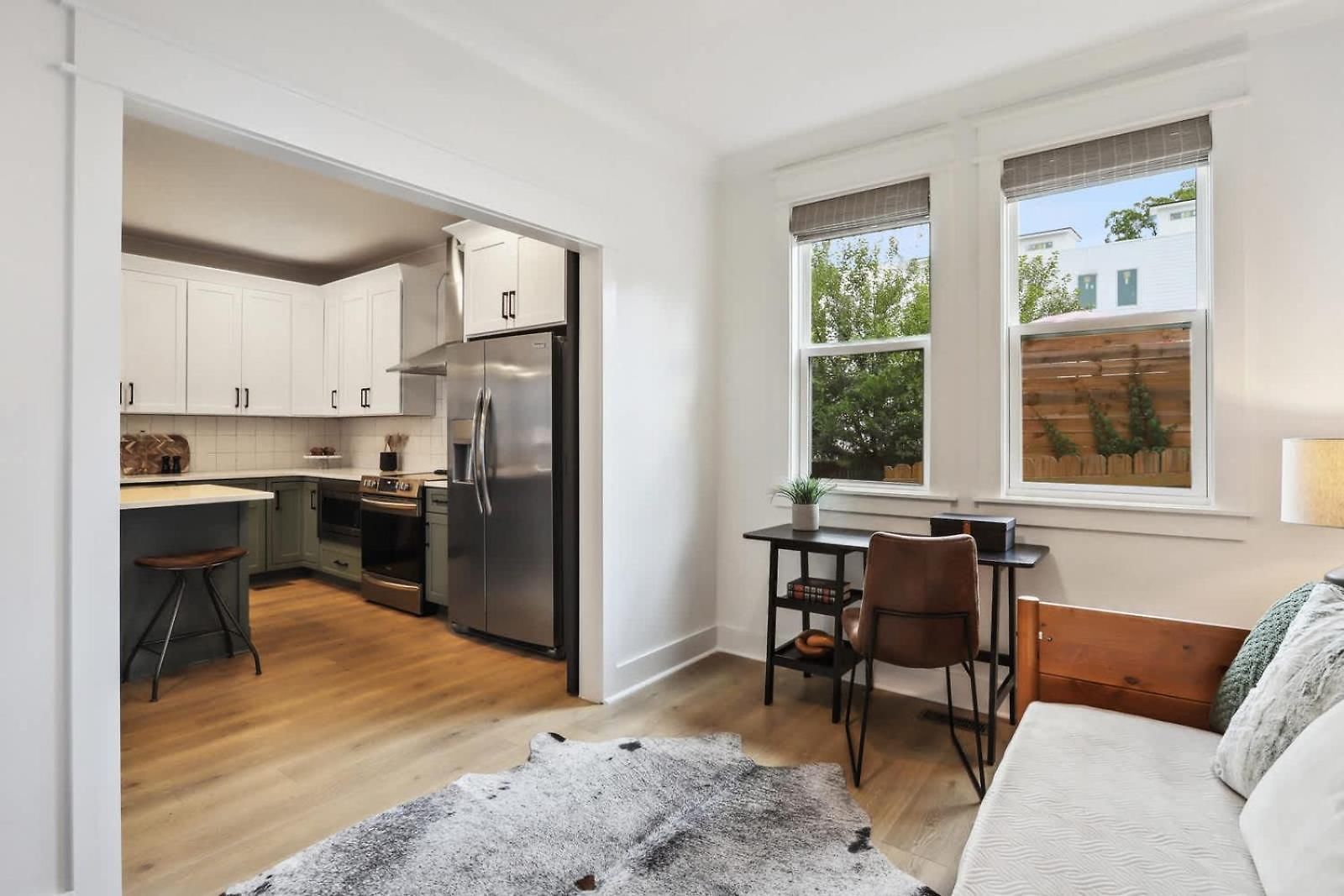 Modern Two Townhomes Close To Downtown