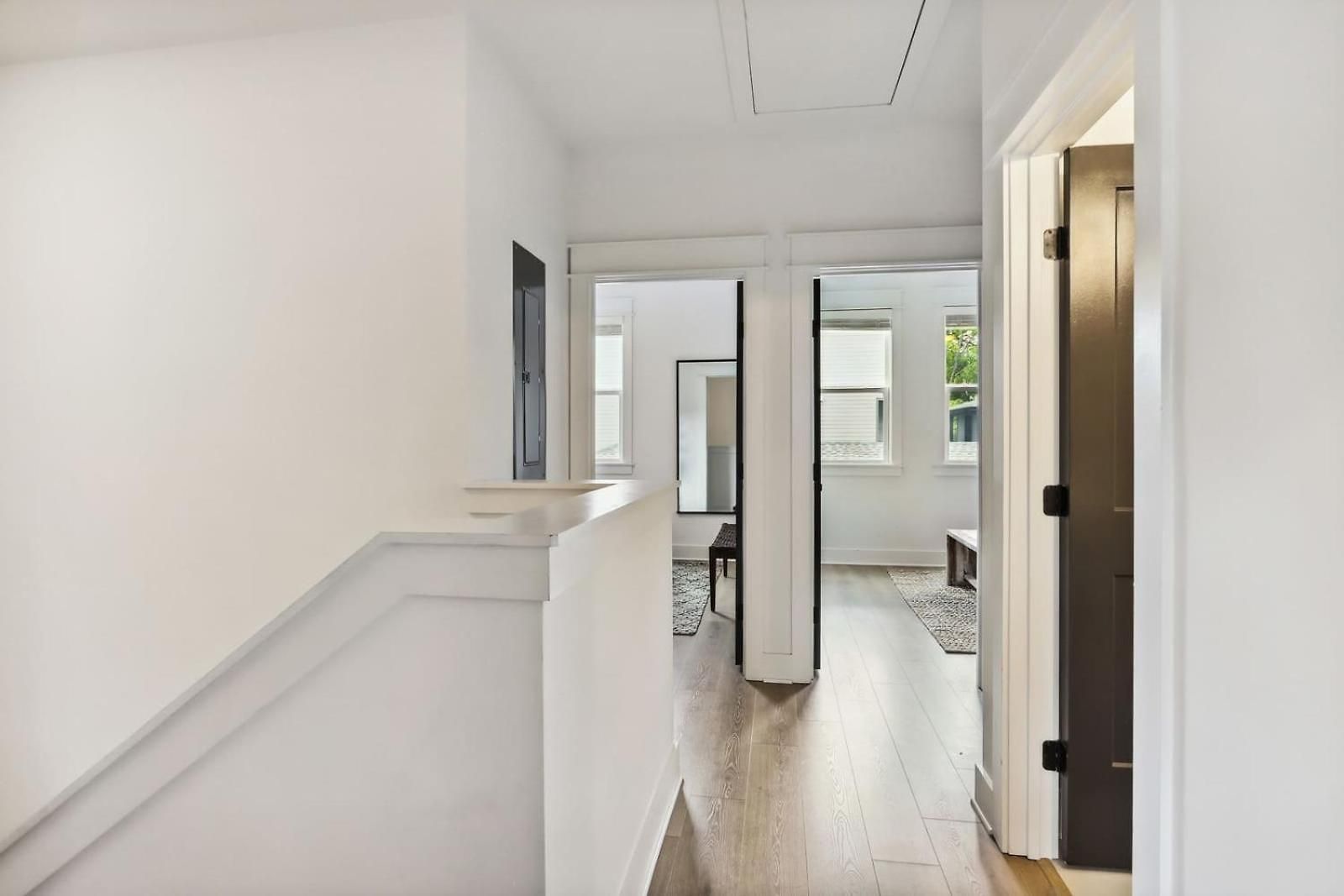 Modern Two Townhomes Close To Downtown *