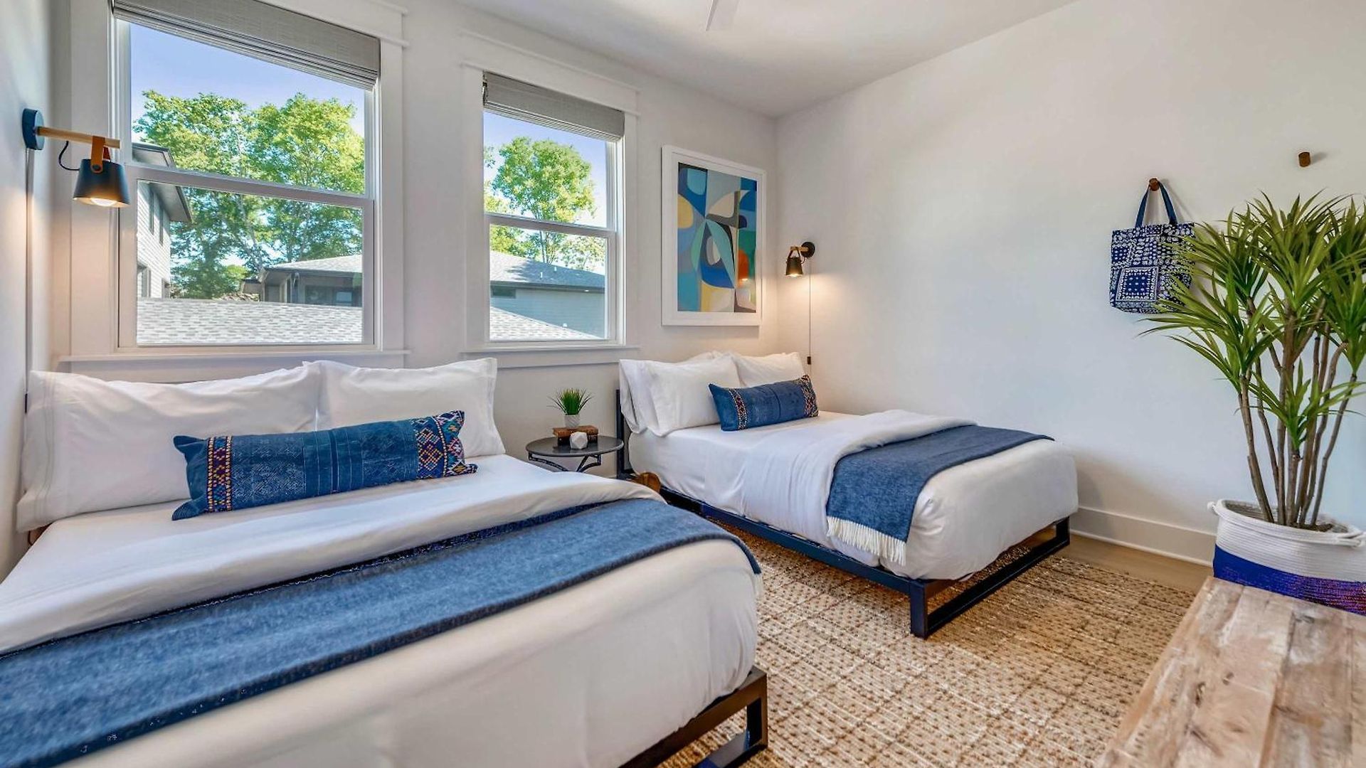 Holiday home Two Beautiful Luxury Renovations Near Downtown *