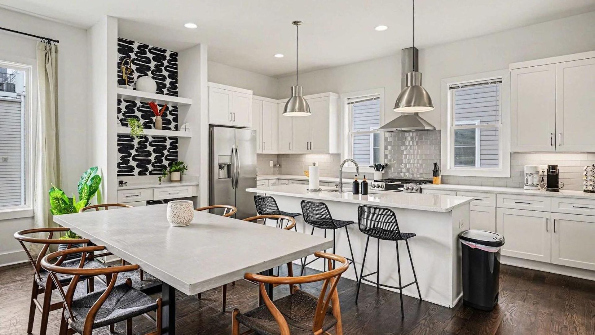 Trendy Townhome W Rooftop Views Near Broadway Holiday home