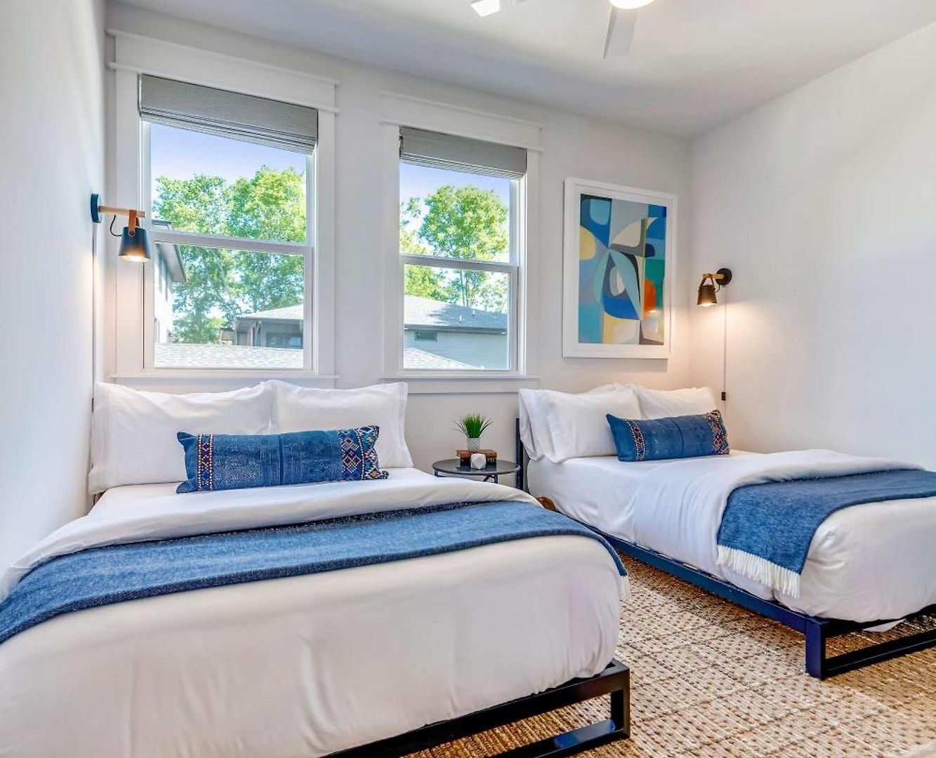Two Beautiful Luxury Renovations Near Downtown Holiday home