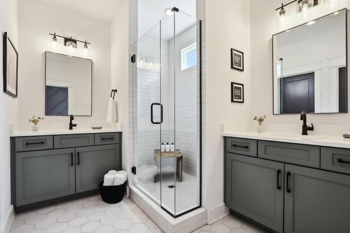Three Luxury Townhomes Near Five Points Holiday home