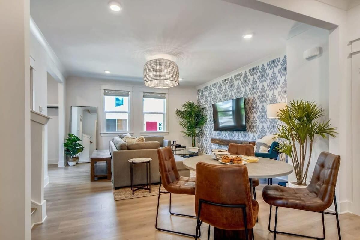 Holiday home Two Luxury Townhomes Near Five Points *