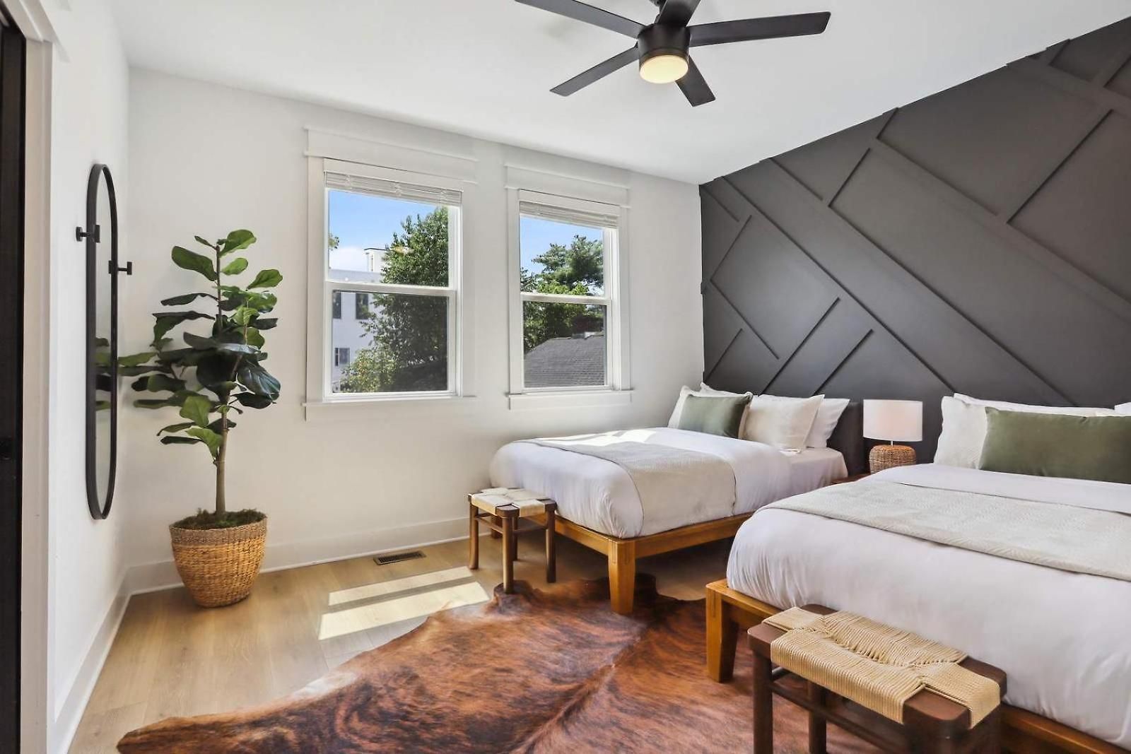 Modern Two Townhomes Close To Downtown Holiday home *