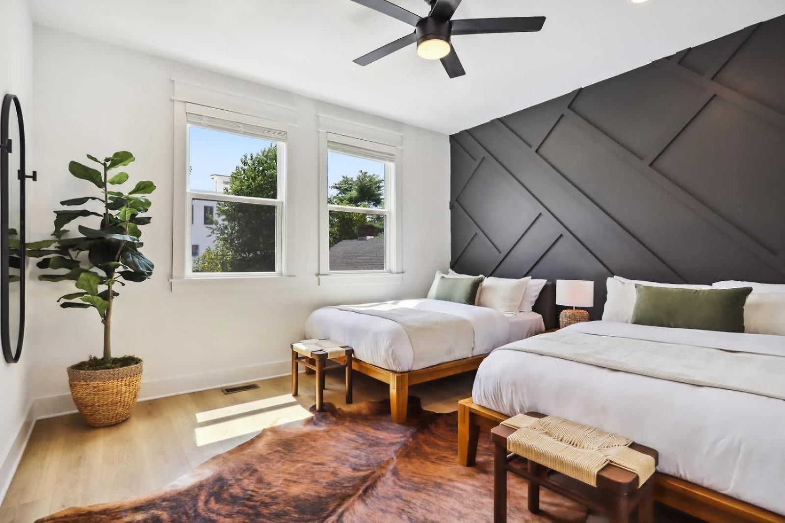 Modern Two Townhomes Close To Downtown Holiday home *