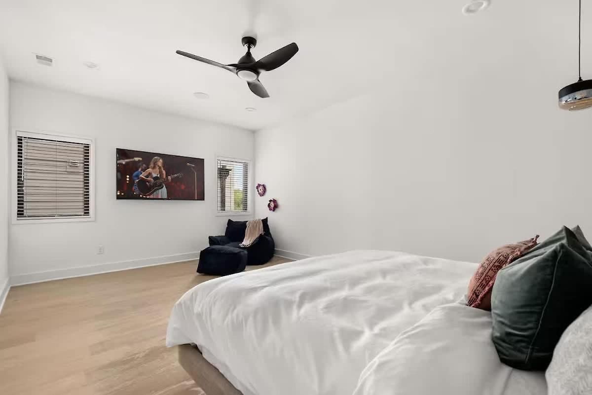 Canvas-near Broadway & Tennessee State * Nashville