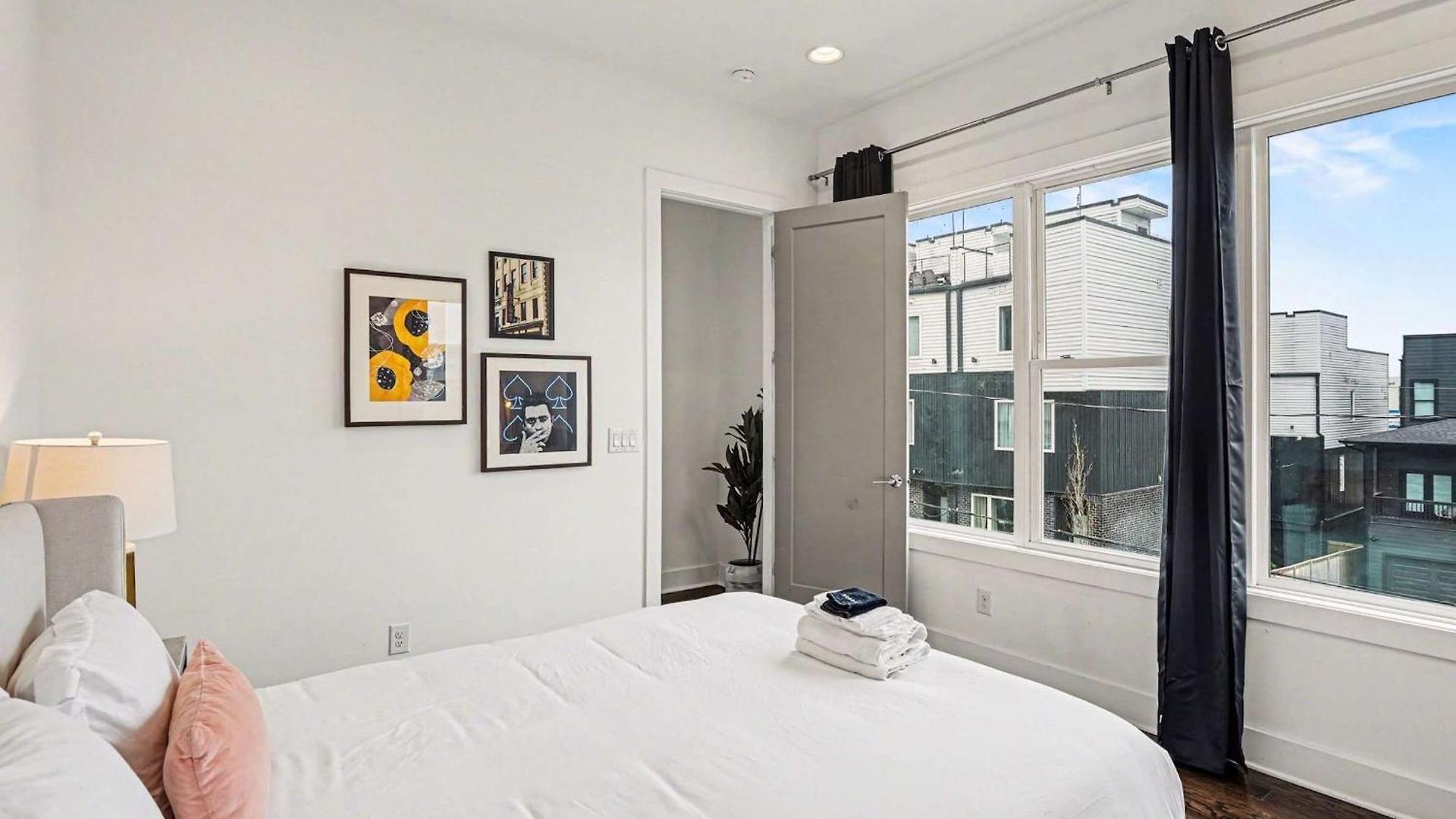 Holiday home Chic Townhome X3 W Rooftop Views Near Broadway