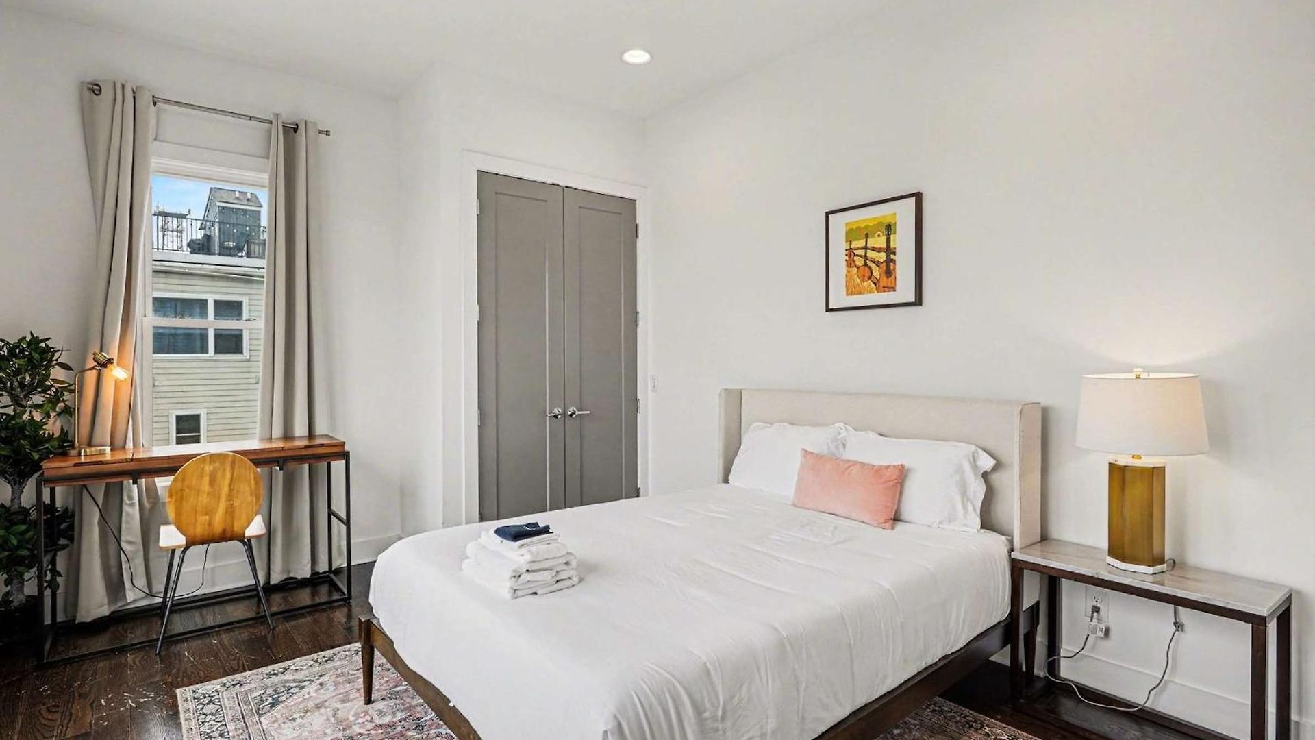 Trendy Townhome W Rooftop Views Near Broadway Holiday home