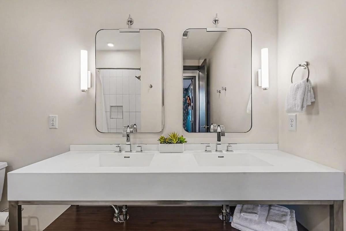 Petal & Palm-rooftop Patio & Gym-mins To Broadway Holiday home