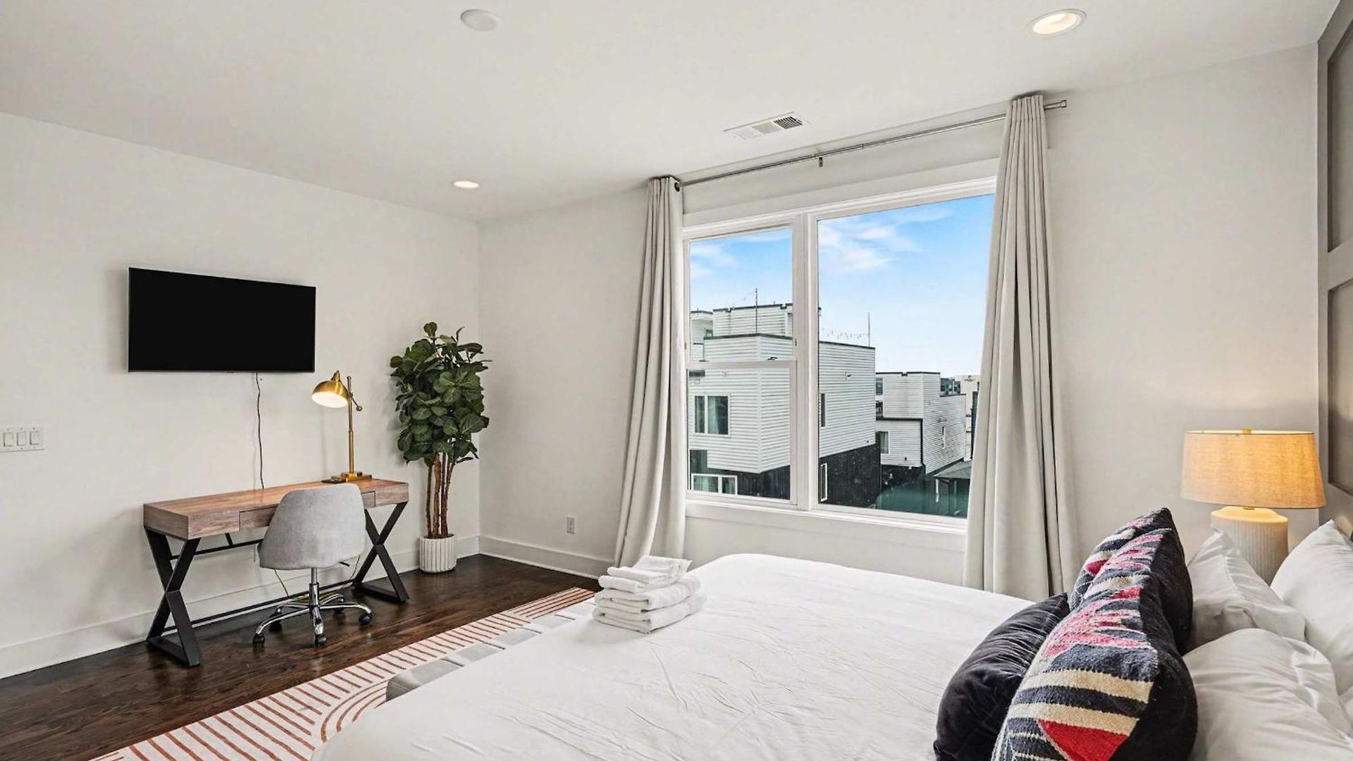 Chic Townhome X3 W Rooftop Views Near Broadway Holiday home
