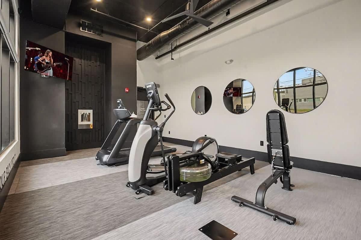 Petal & Palm-rooftop Patio & Gym-mins To Broadway Nashville
