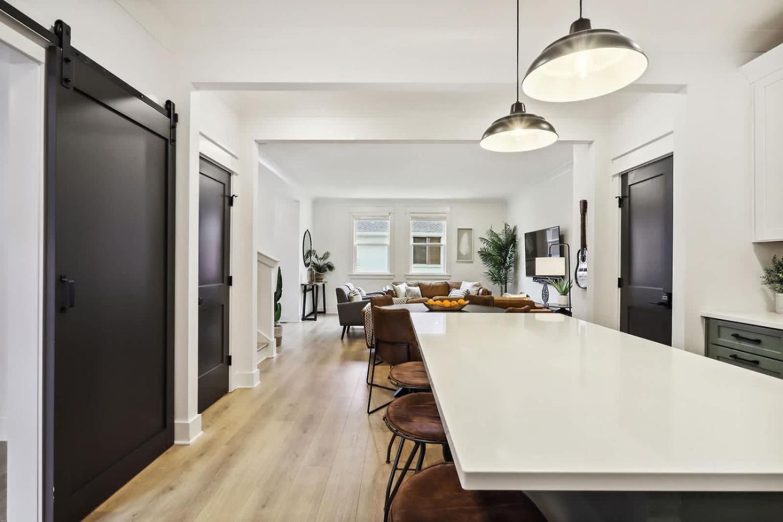 Modern Two Townhomes Close To Downtown Holiday home *