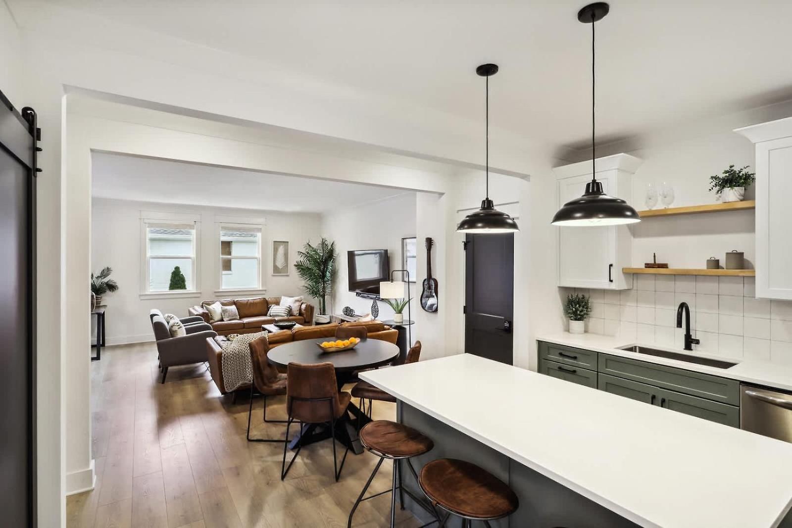 Modern Two Townhomes Close To Downtown Holiday home *