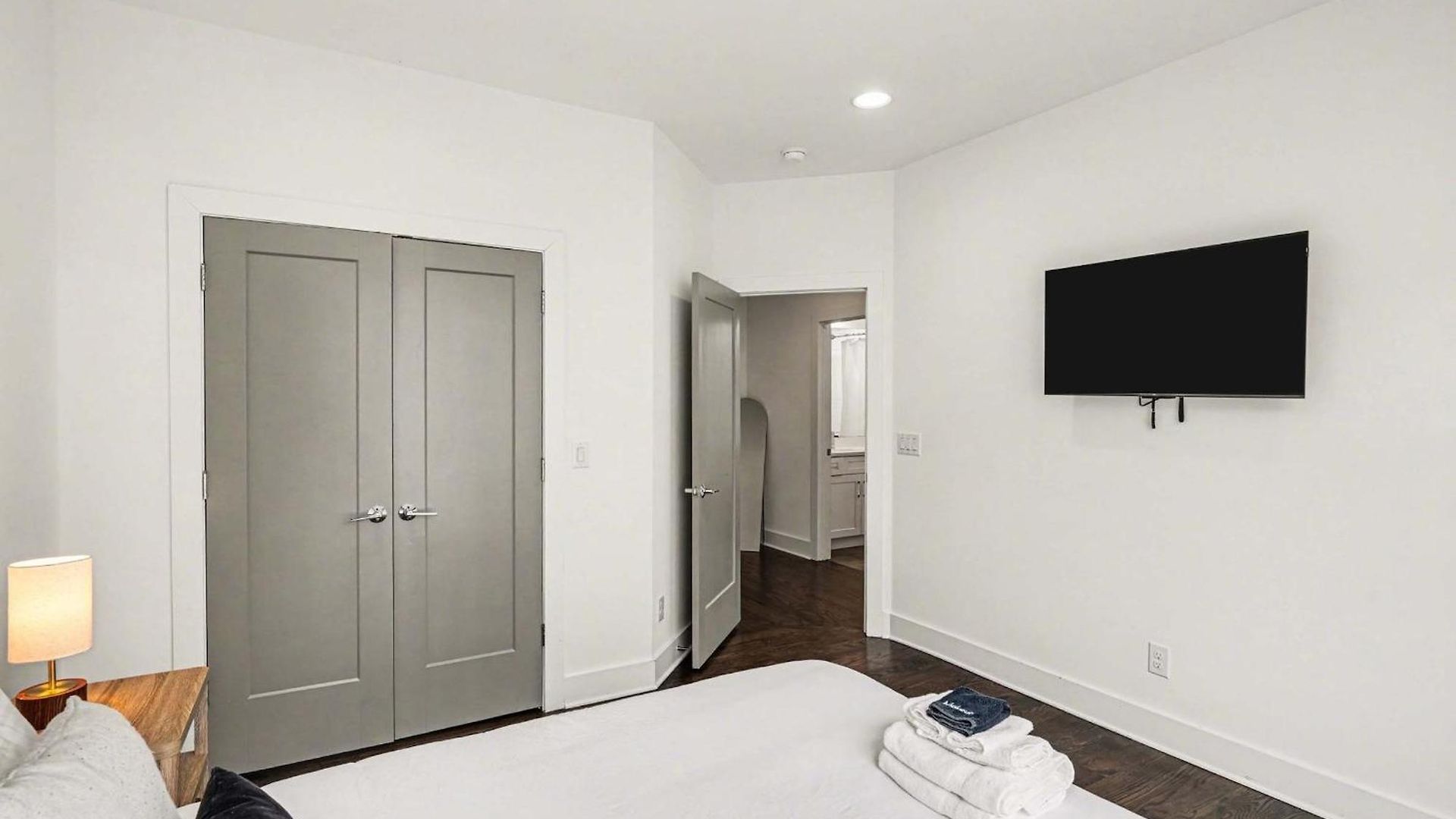 Holiday home 2 Trendy Townhomes W Rooftop Views Near Broadway Nashville