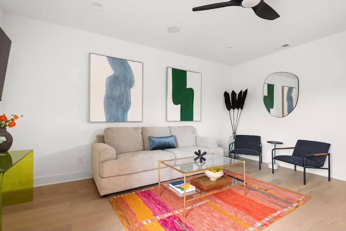 Holiday home Modern Palette - Private Patio - Mins To Broadway *