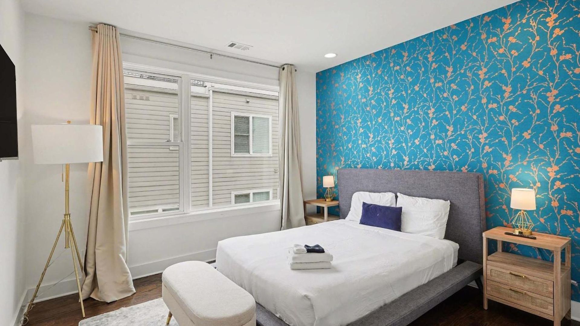 Holiday home 2 Modern Townhomes W Rooftop Views Near Broadway