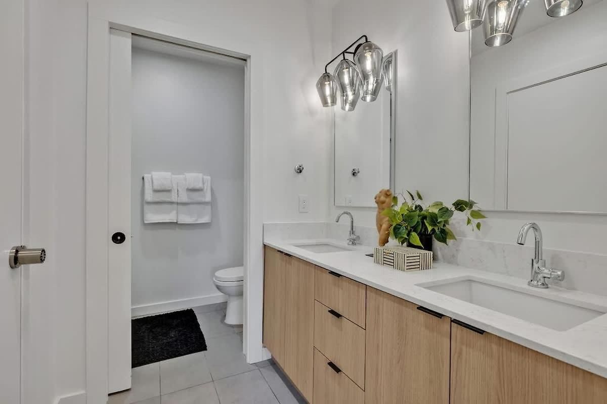 Hyve-anthem-private Balconies-walk To Broadway *