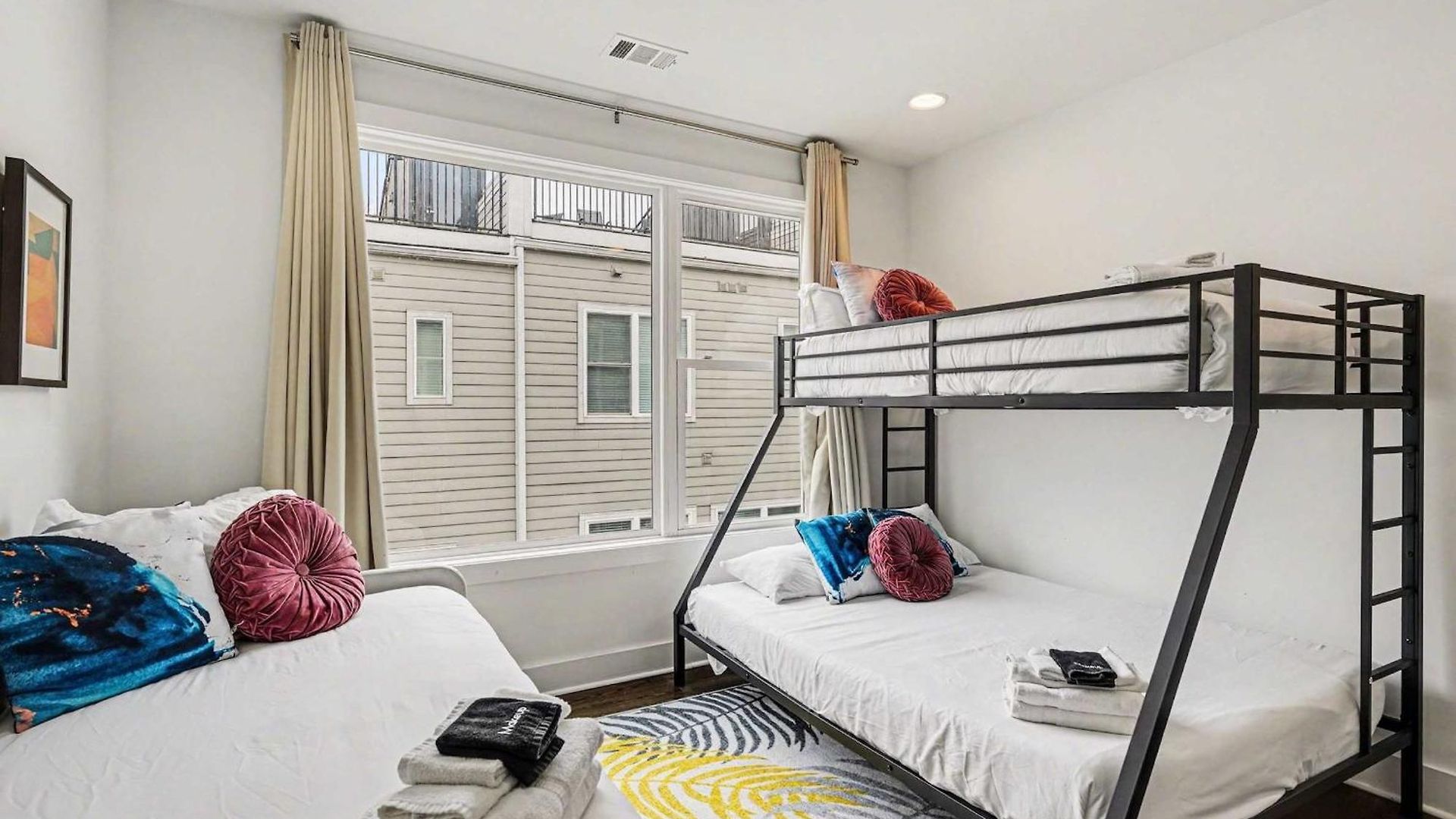 Holiday home Chic Townhome X3 W Rooftop Views Near Broadway