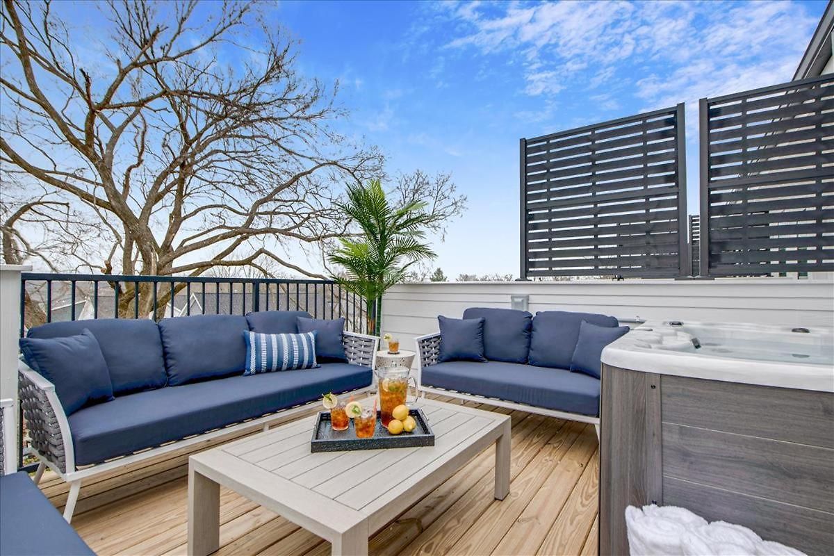 Modern Southern Townhomes Private Hot Tub *
