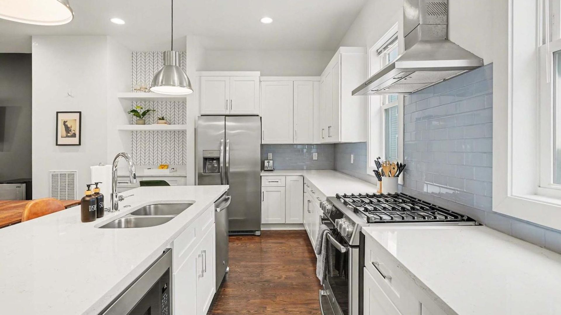 Holiday home 2 Trendy Townhomes W Rooftop Views Near Broadway *