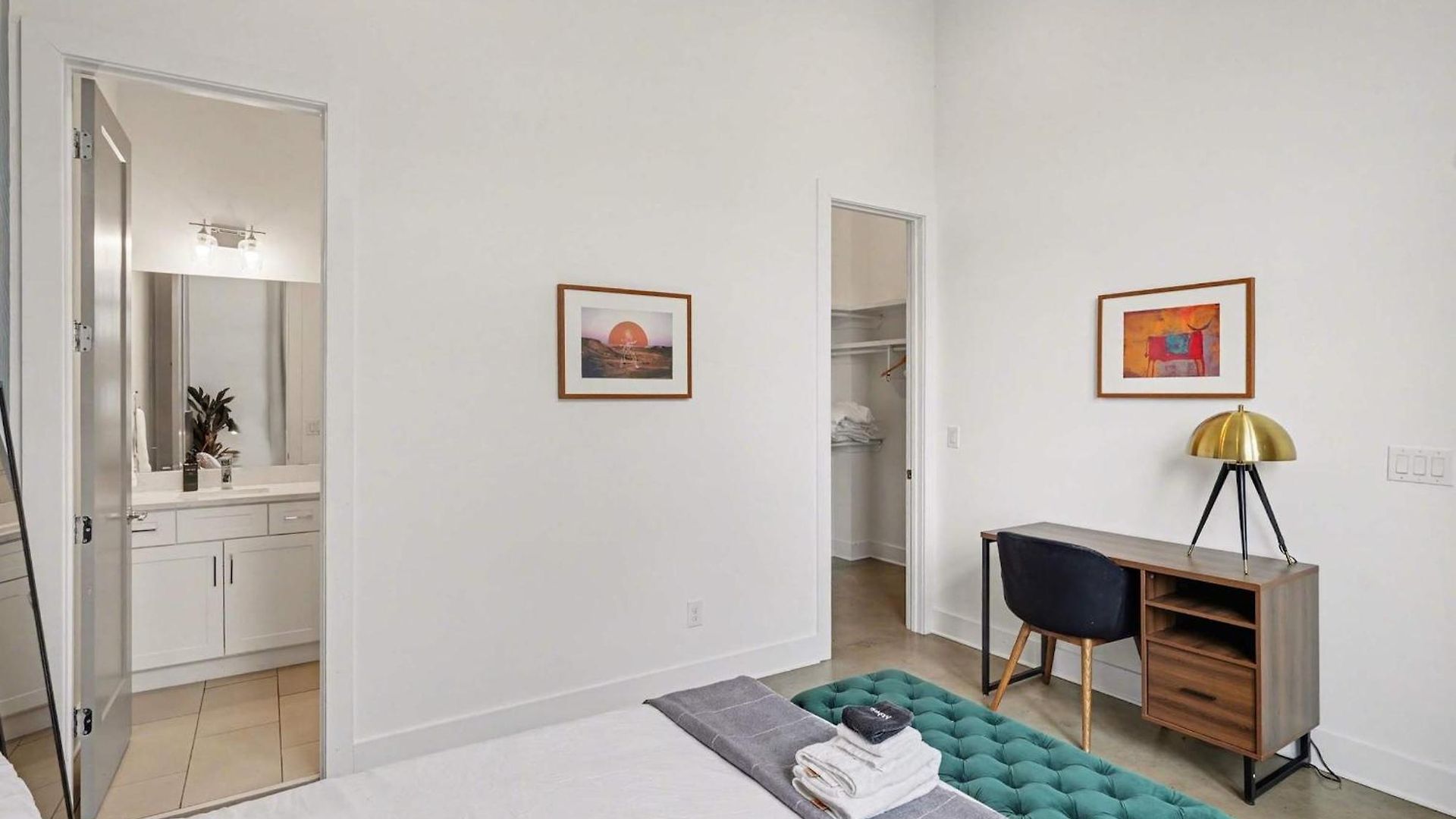 Holiday home 2 Modern Townhomes W Rooftop Views Near Broadway
