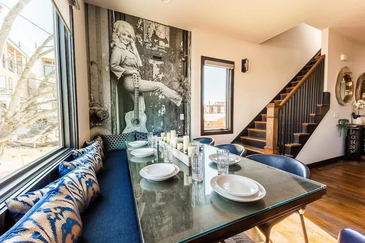 Boots & Broadway - 2 Units - Mins To Broadway *