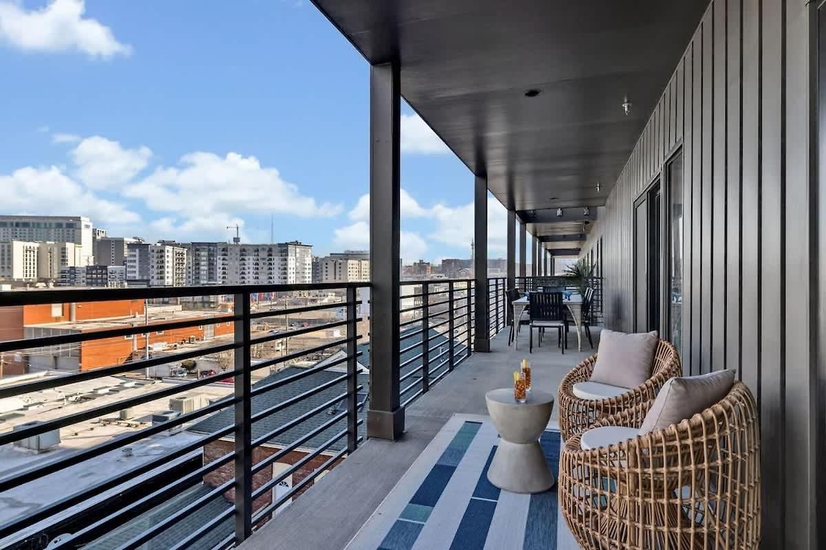 Hyve-anthem-private Balconies-walk To Broadway Holiday home