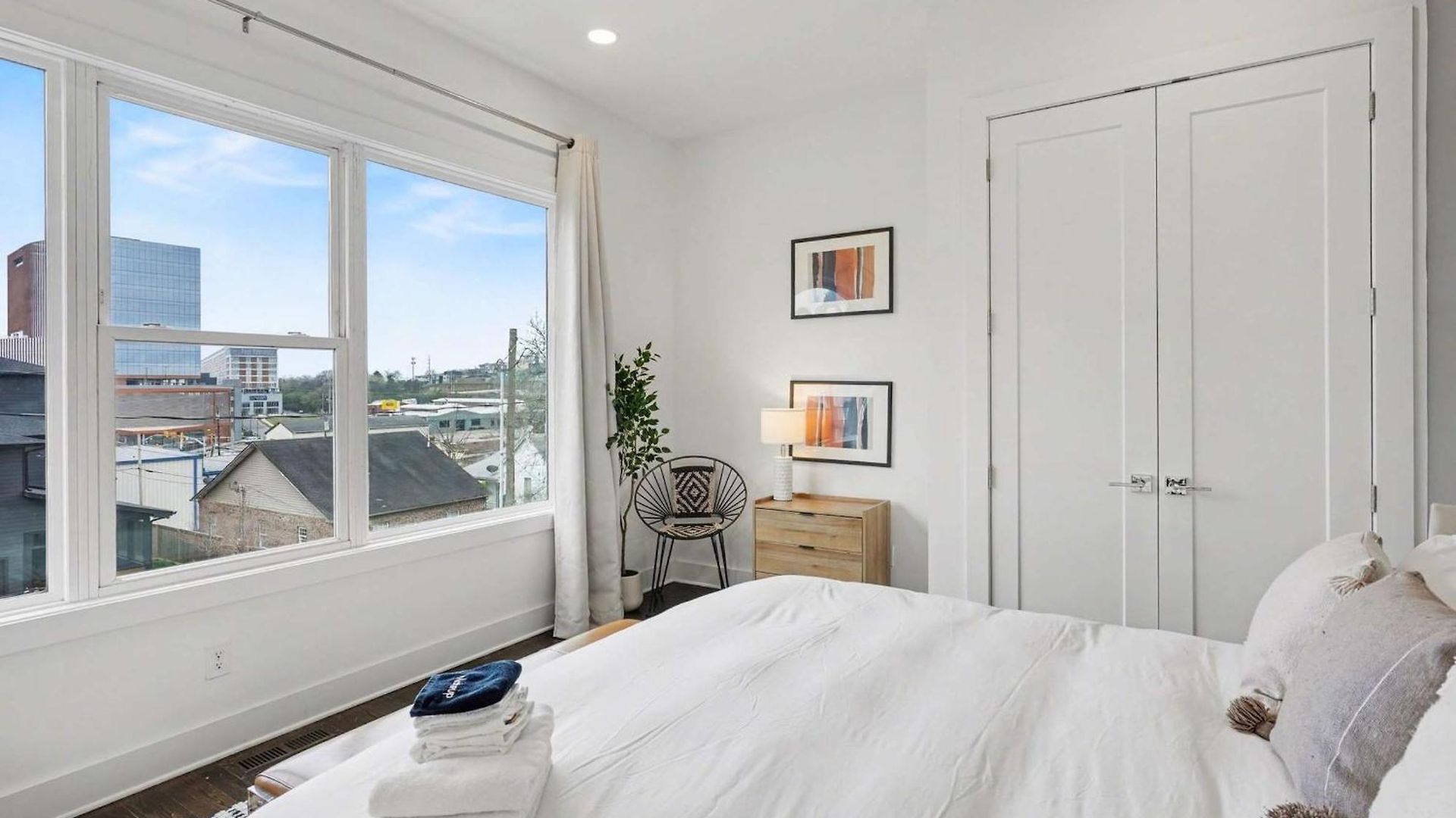 2 Trendy Townhomes W Rooftop Views Near Broadway * Nashville