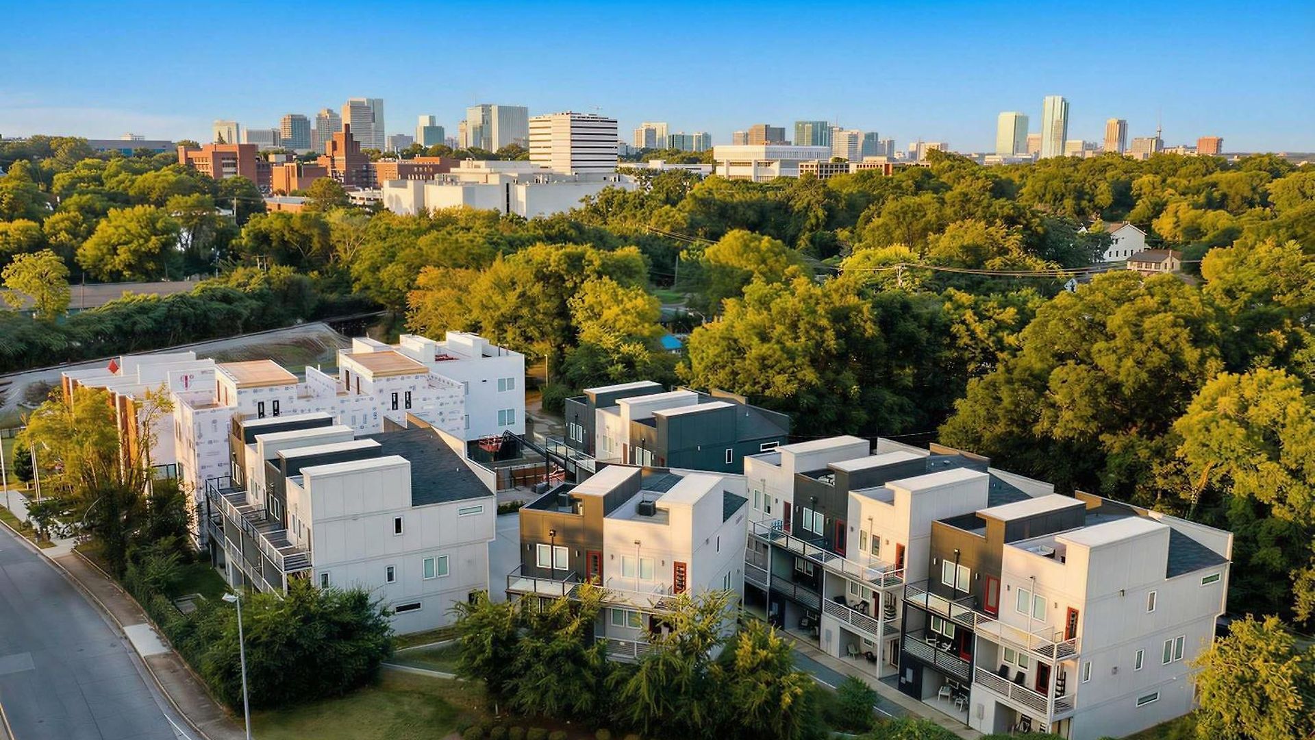 Rooftop Views & Patio Lounge Near Downtown * Nashville