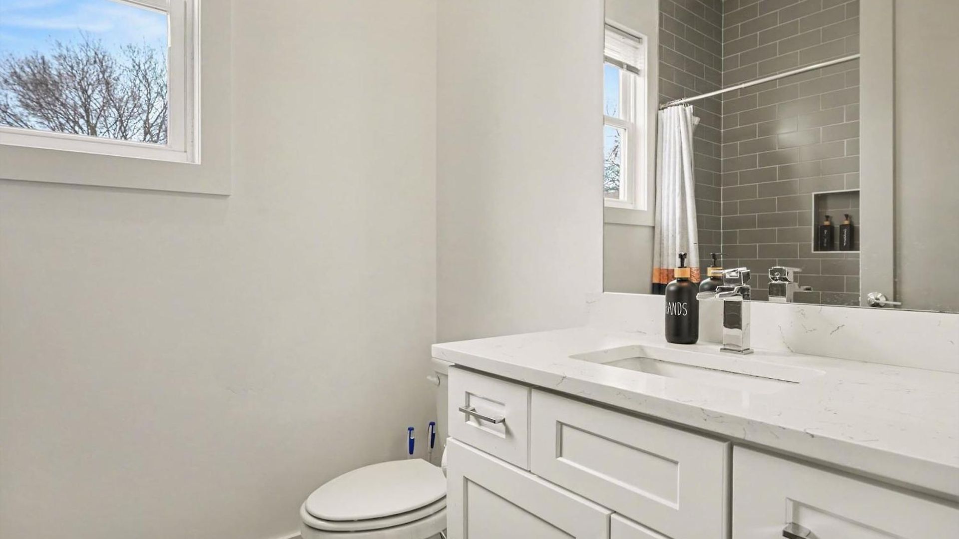 2 Stylish Townhomes W Rooftop Views Near Broadway