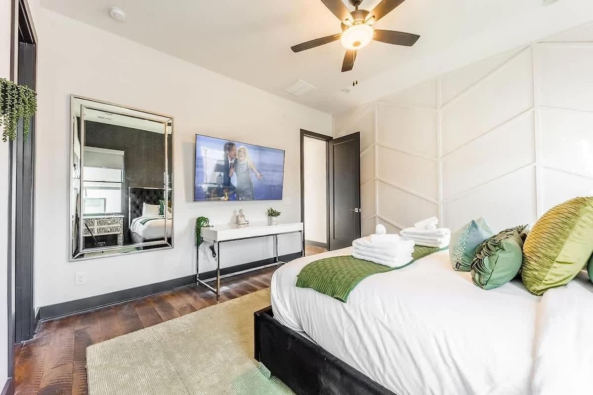 Boots & Broadway - 2 Units - Mins To Broadway Holiday home