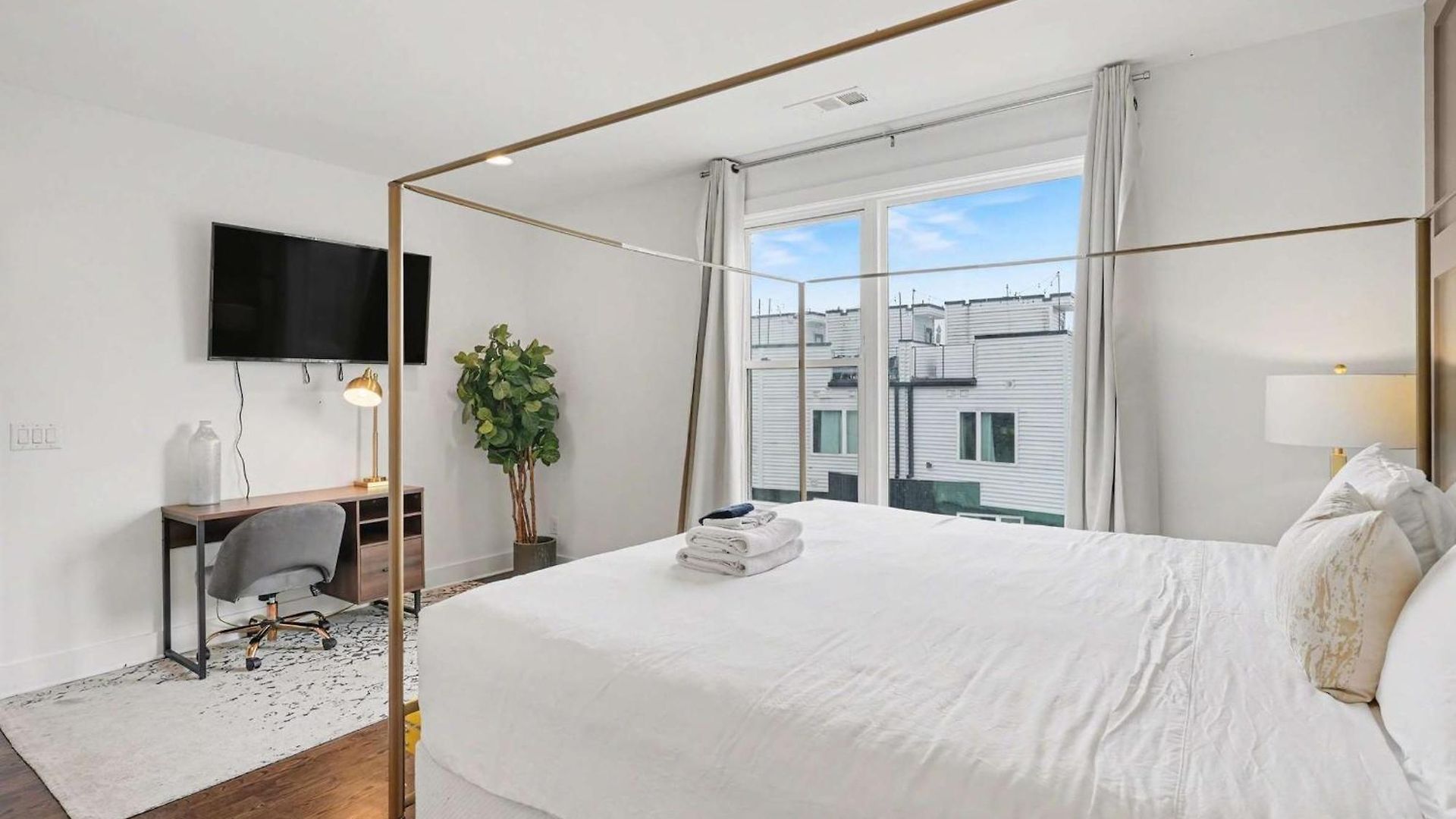 2 Trendy Townhomes W Rooftop Views Near Broadway Holiday home *