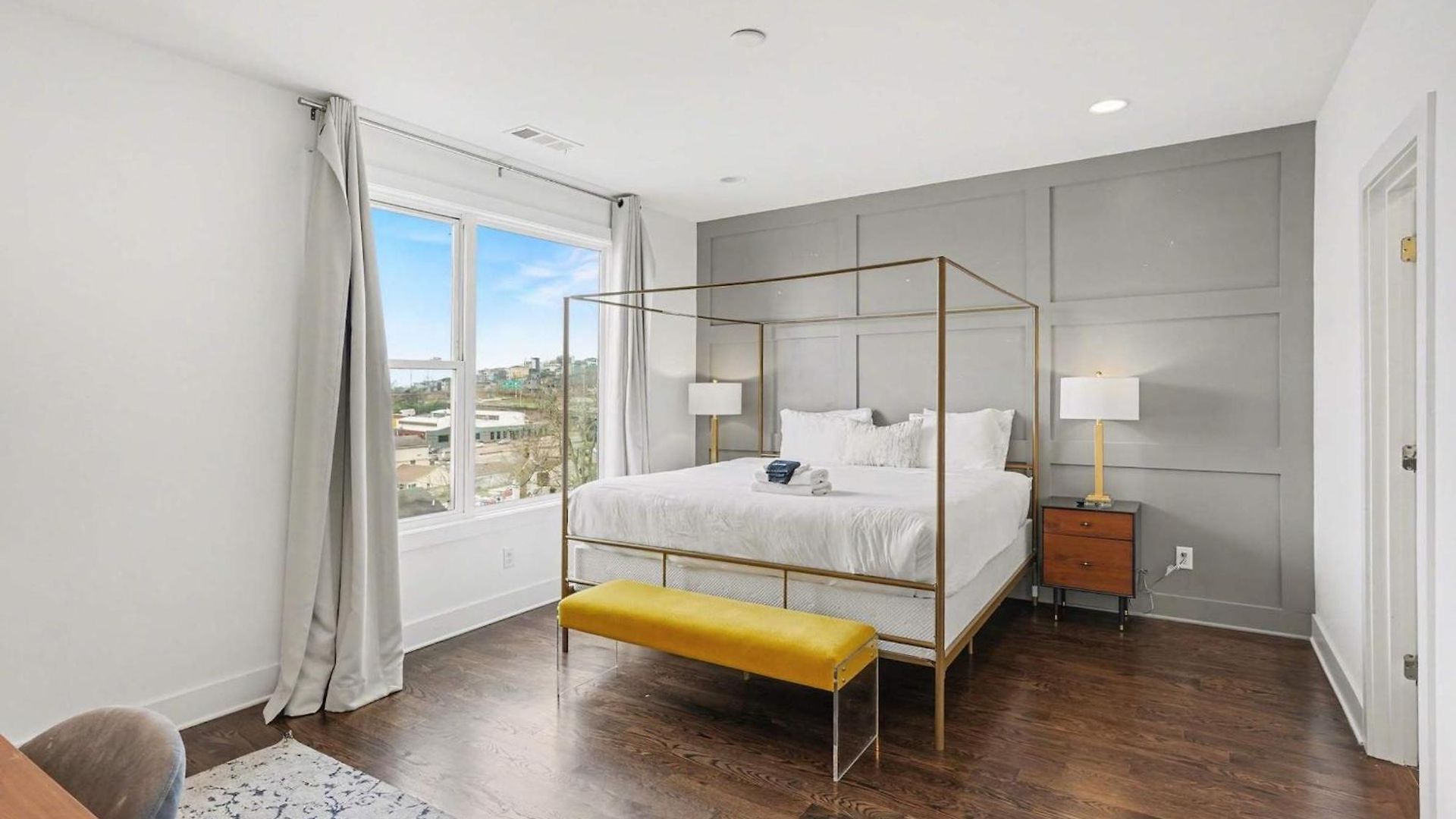 Chic Townhome X3 W Rooftop Views Near Broadway