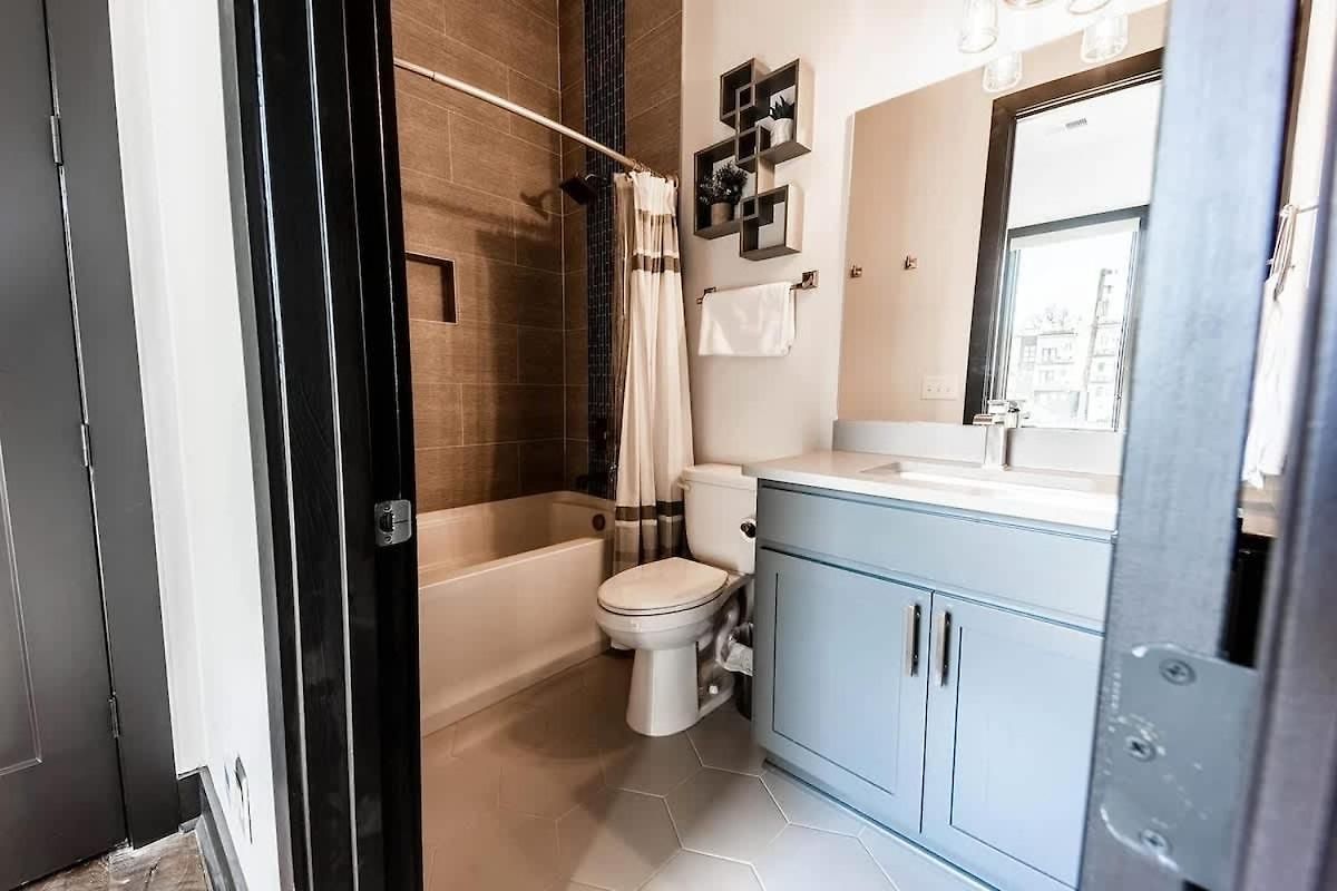 Boots & Broadway - 2 Units - Mins To Broadway *