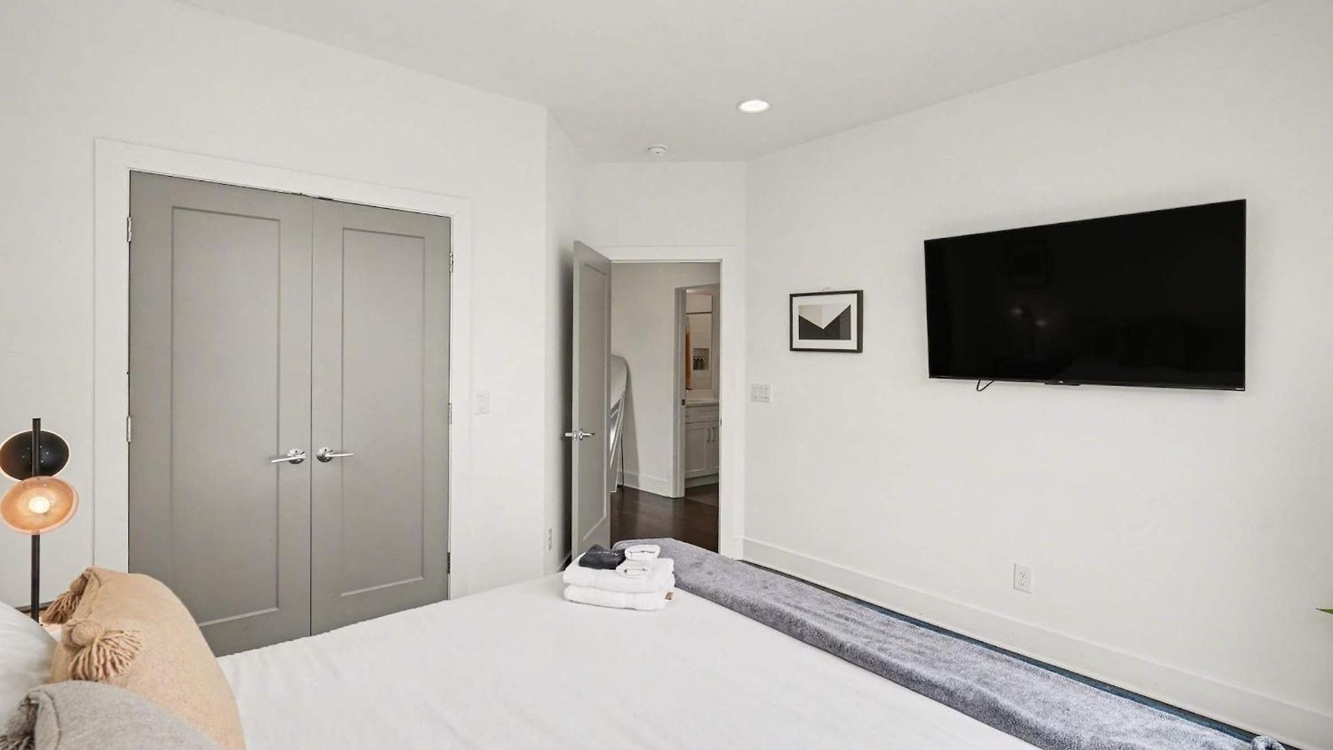 2 Stylish Townhomes W Rooftop Views Near Broadway Holiday home