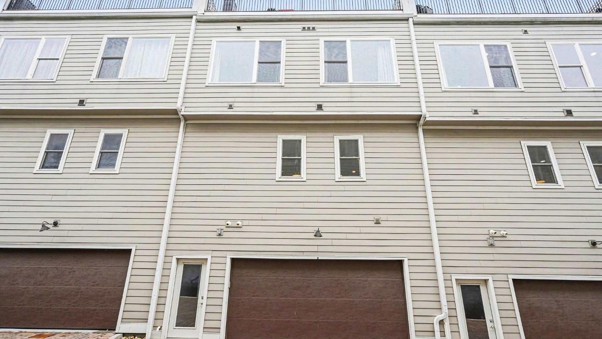 2 Trendy Townhomes W Rooftop Views Near Broadway