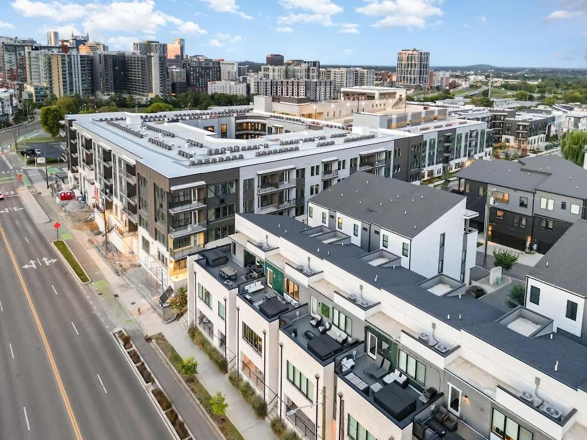 Holiday home Boots & Broadway - 2 Units - Mins To Broadway Nashville