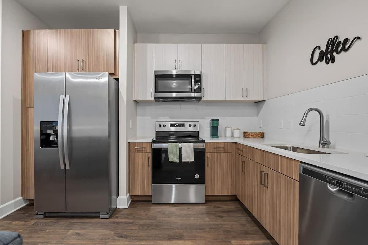 Apartment Light-filled Retreat Near Broadway & Pool