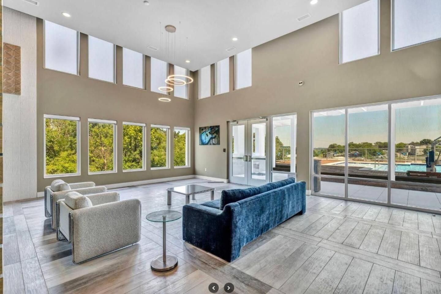 Apartment Retreat Pool, Gym, Rooftop Lounge & Free Parking