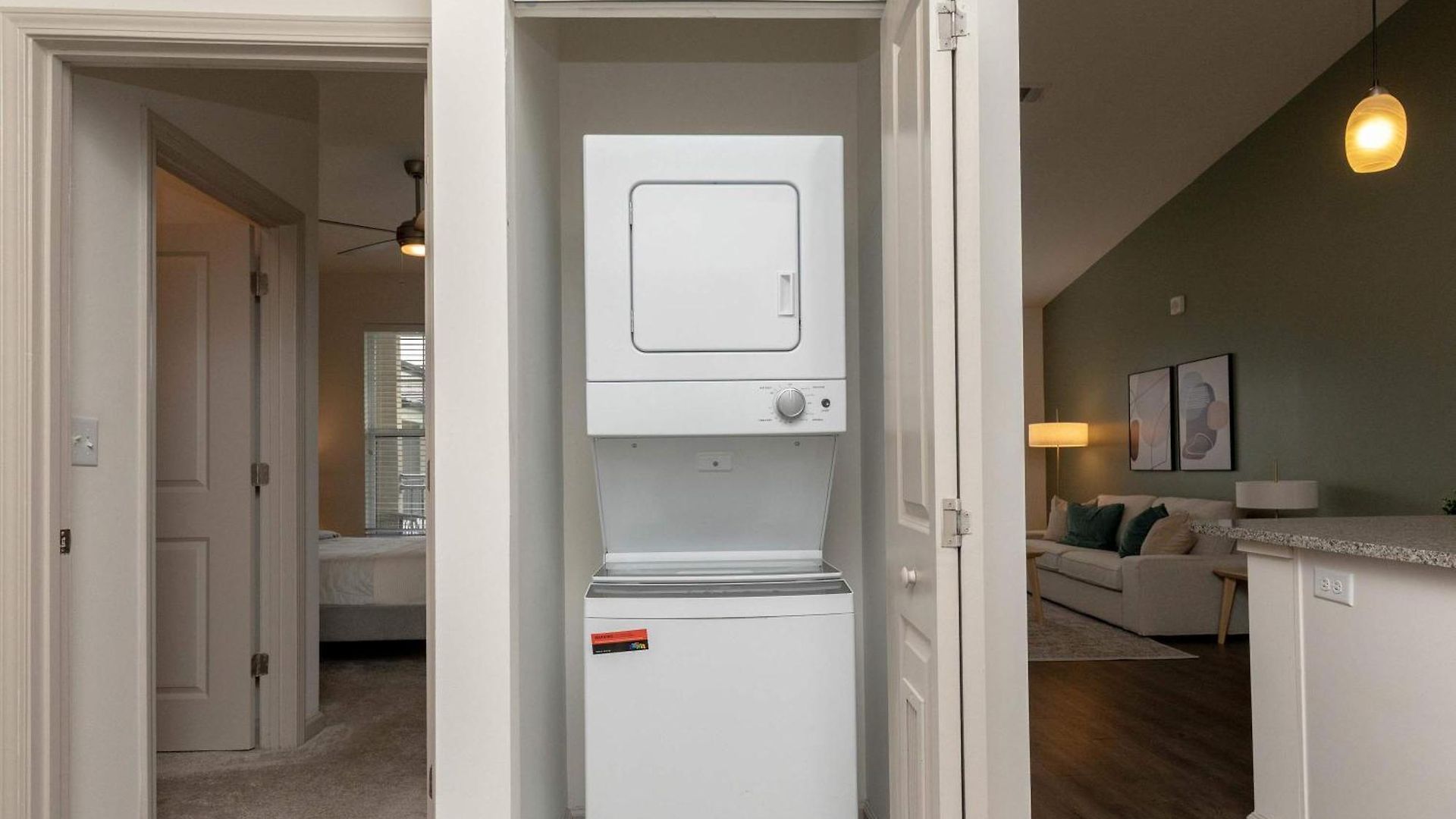 The I Vibe 8770 Apartment *