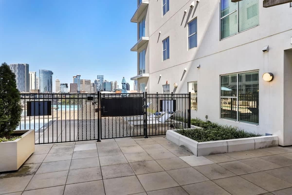 Light-filled Retreat Near Broadway & Pool *
