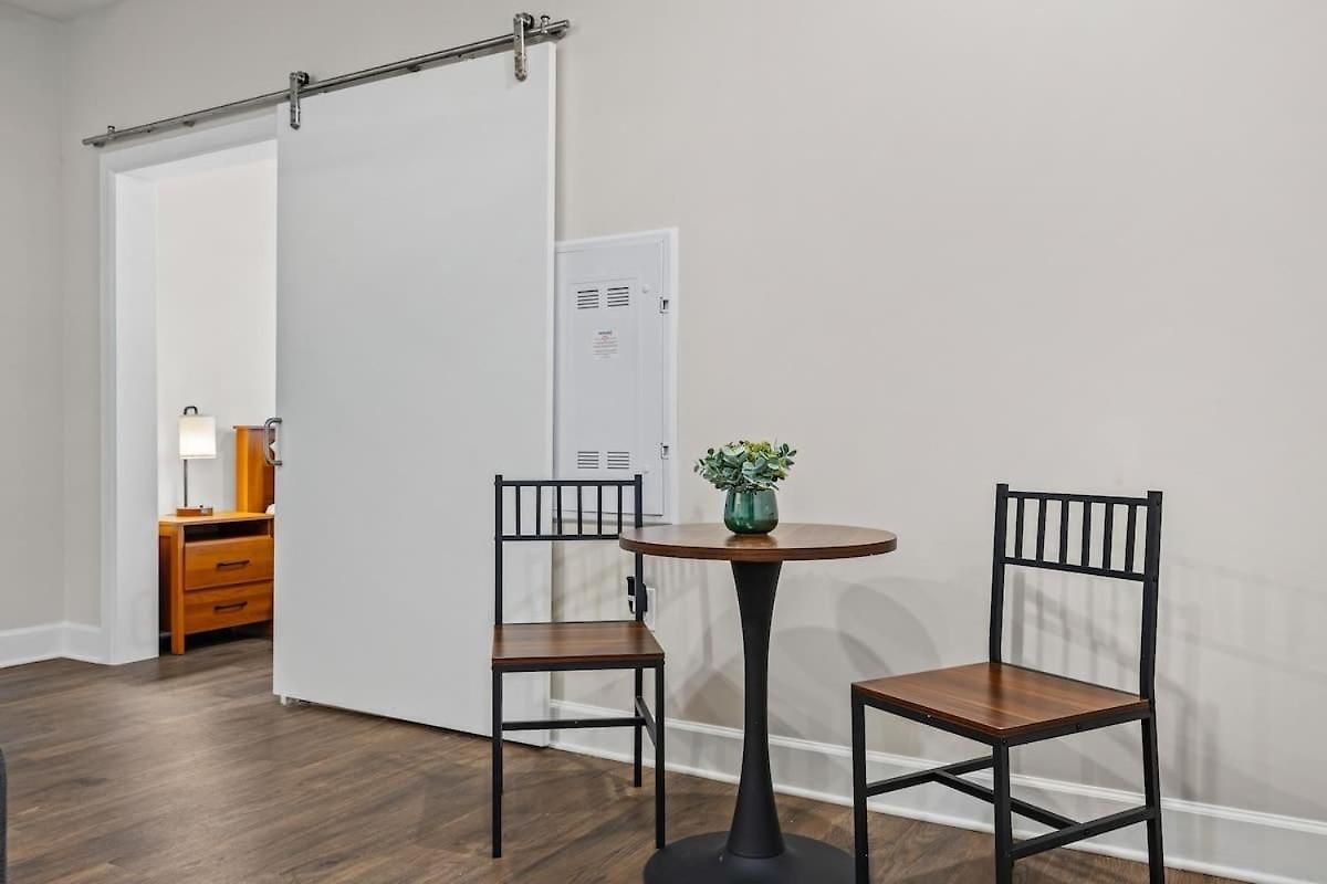 Light-filled Retreat Near Broadway & Pool * Nashville