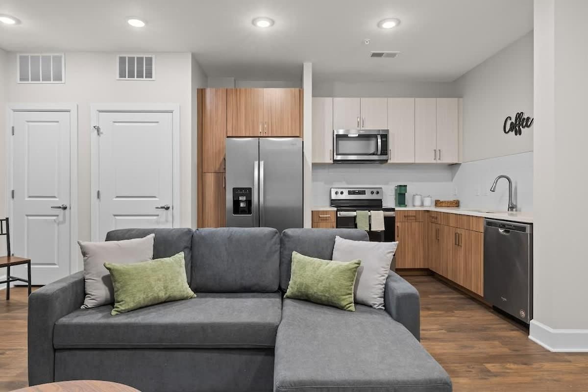 Light-filled Retreat Near Broadway & Pool Apartment Nashville