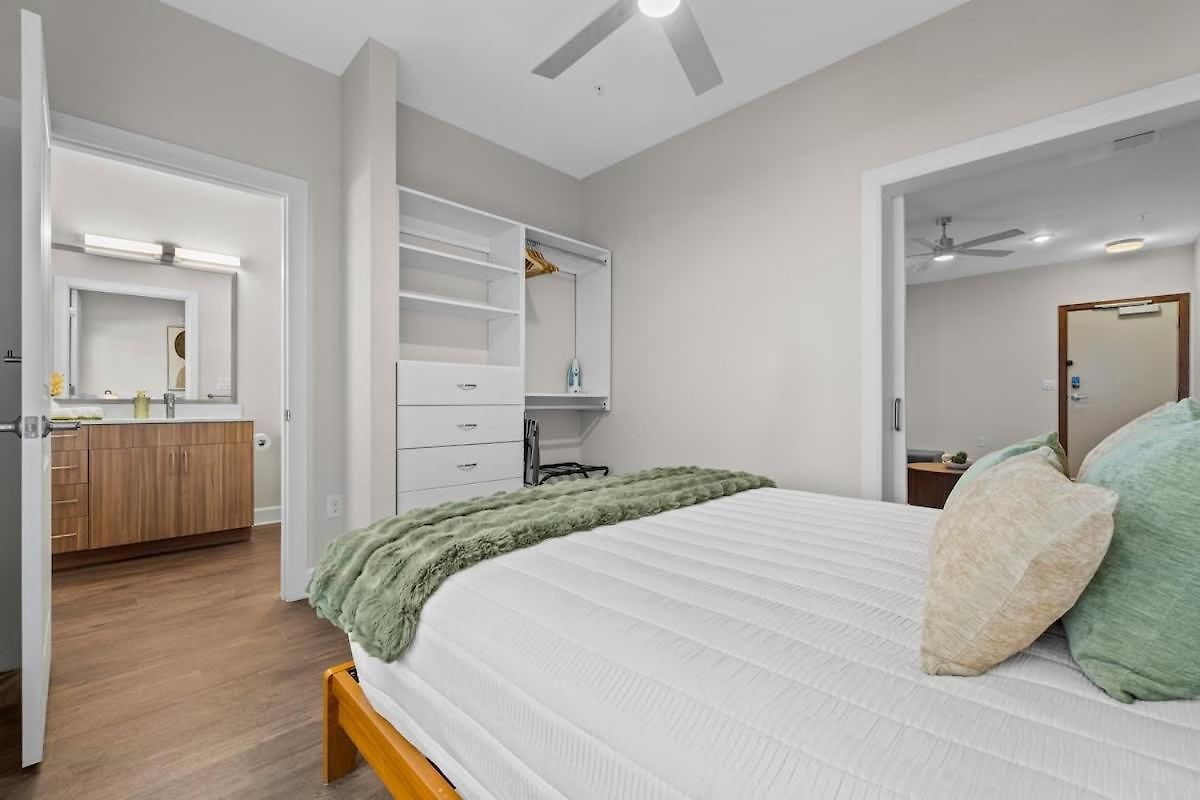 Light-filled Retreat Near Broadway & Pool * Nashville