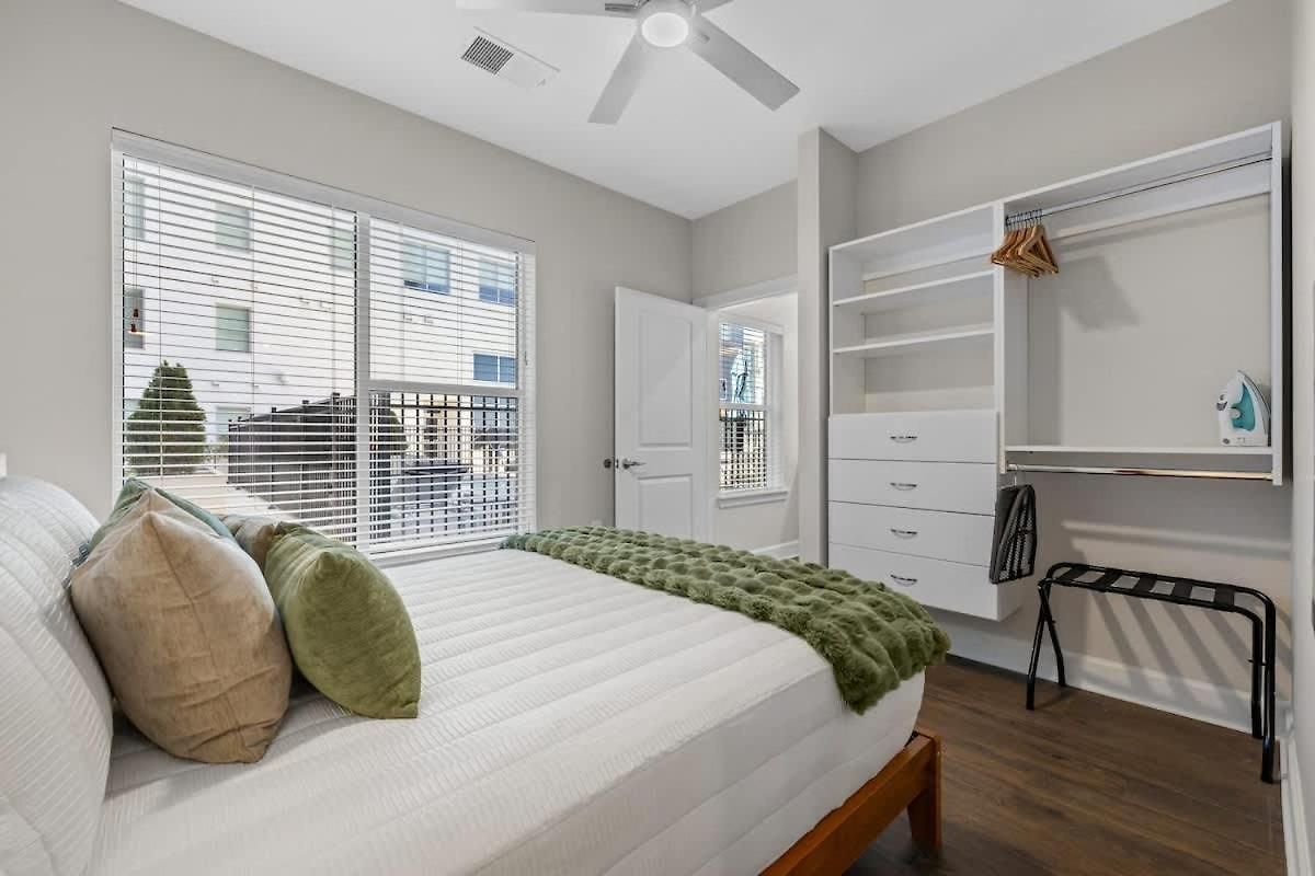 Light-filled Retreat Near Broadway & Pool Nashville
