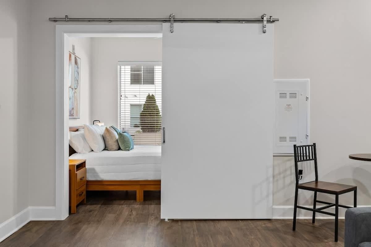 Light-filled Retreat Near Broadway & Pool *