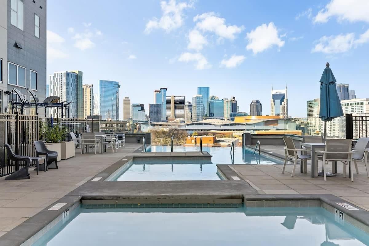 Light-filled Retreat Near Broadway & Pool